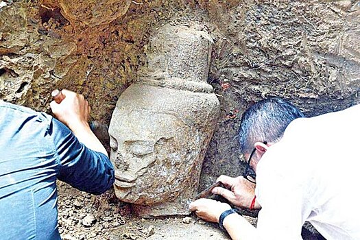 В Камбодже найдена древняя статуя "идеального" существа