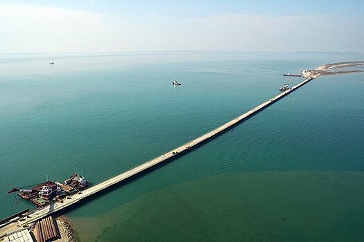 Началось строительство свайного фундамента моста в Крым