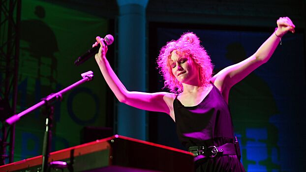 Певица Монеточка* опубликовала фото в купальнике