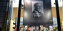 О Байдене, ошибках и стрессе. Что мы узнали из новой книги Барака Обамы