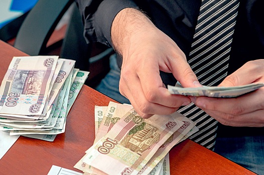 Средняя предлагаемая зарплата в России за год выросла на 10 тысяч рублей