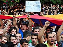 В Армении оппозиция перекрыла все основные дороги