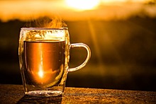 Врач рассказал о способности горячего чая удваивать риск заболевания раком