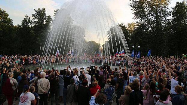 Музыкальный светодинамический фонтан открыли в Центральном парке Люберец
