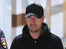 В суд поступил иск к Алексу Лесли об ограничении его в родительских правах