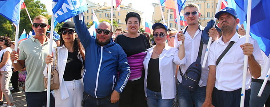 В Астрахани провели масштабный митинг в поддержку референдумов на Донбассе