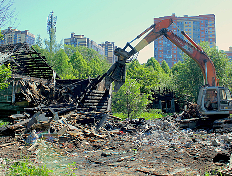 В Усть-Славянке снесли два дома в рамках программы реновации