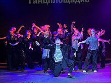 Спектакль "Танцплощадка" в MOÑ: формат до 18 и после 50