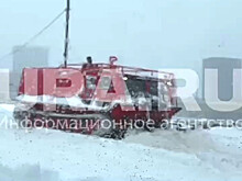 Пожарный вездеход вывели на очистку снега на МКАД в Москве