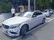 ГИБДД задержала Mercedes, обклеенный листовками с долларами