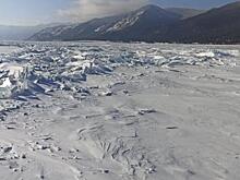 Два внедорожника столкнулись на льду Байкала