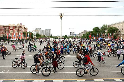 Тролль на велопараде, помолвка на гандболе и борьба на футболе: как прошло воскресенье в Ростове