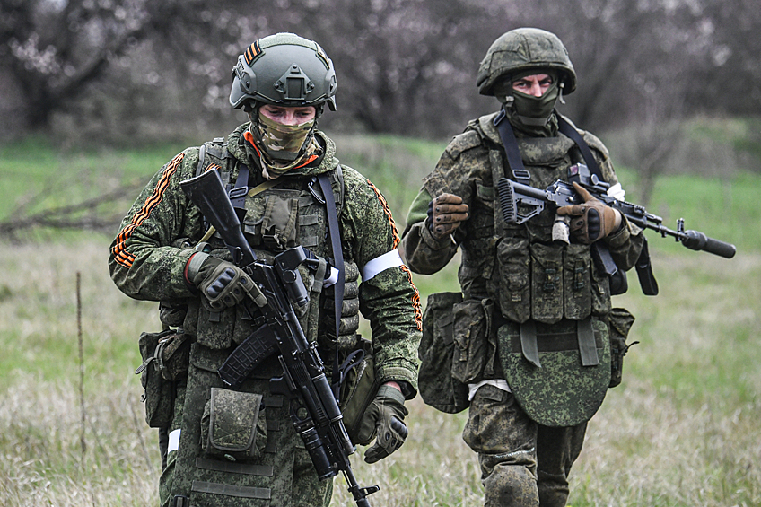 Военнослужащие подразделения ВДВ во время подготовки штурмовых групп на полигоне в южном секторе СВО