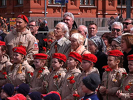 Спортсмены и ветераны ЦСКА возложили цветы к могиле Неизвестного солдата