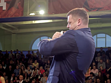 Орловский силач-рекордсмен свернул в трубочку сковороду