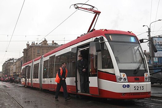 В Петербурге появился трамвай для честных пассажиров