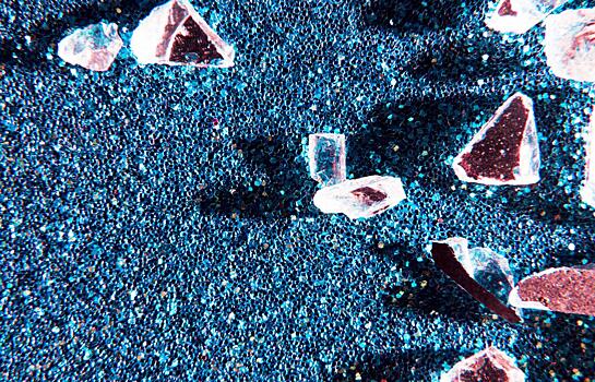 Режиссёр из Новосибирска создает арт-объекты из исторических осколков