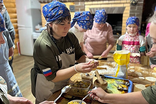 Фирменные пироги и самодельные открытки: В регионах проходят акции ко Дню Матери