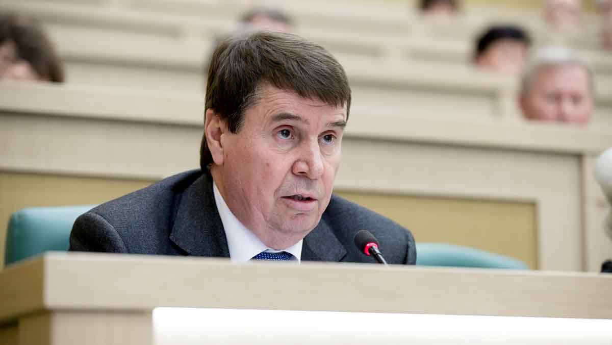 Сенатор Цеков призвал возвращать уехавших из страны россиян