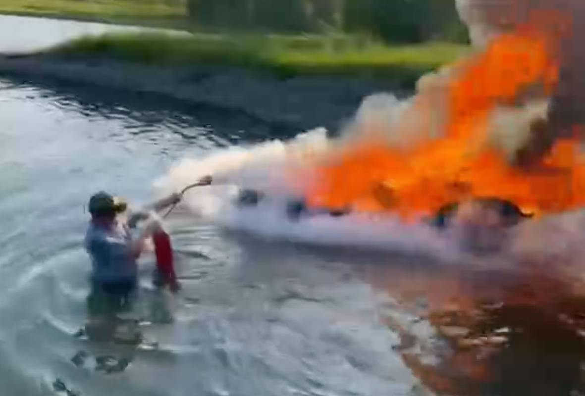 Гидроцикл взорвался на российской реке