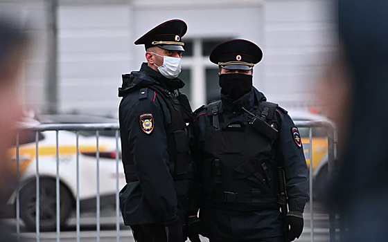Полицейского избили стулом в центре Москвы