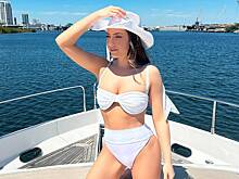 Дочь Эминема снялась в бикини на яхте во время своего девичника