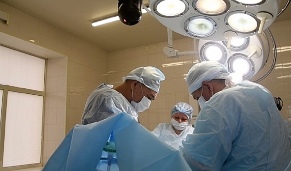 Волгоградские врачи спасли роженицу с двумя большими миомами
