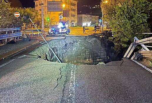 Воронка разверзлась посреди моста и поглотила отца и сына