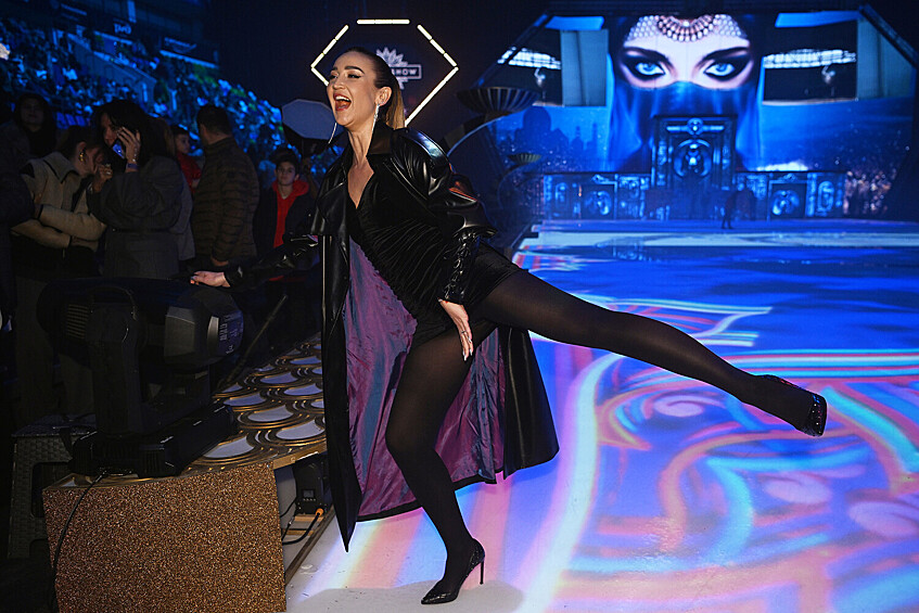 Ольга Бузова на премьерном показе нового ледового шоу «История любви Шахерезады» во Дворце спорта «Мегаспорт», 2022 год