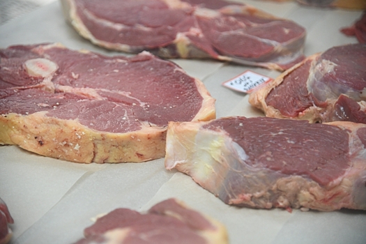 В Камышинском районе пресекли продажу 16 килограмм просроченной свинины