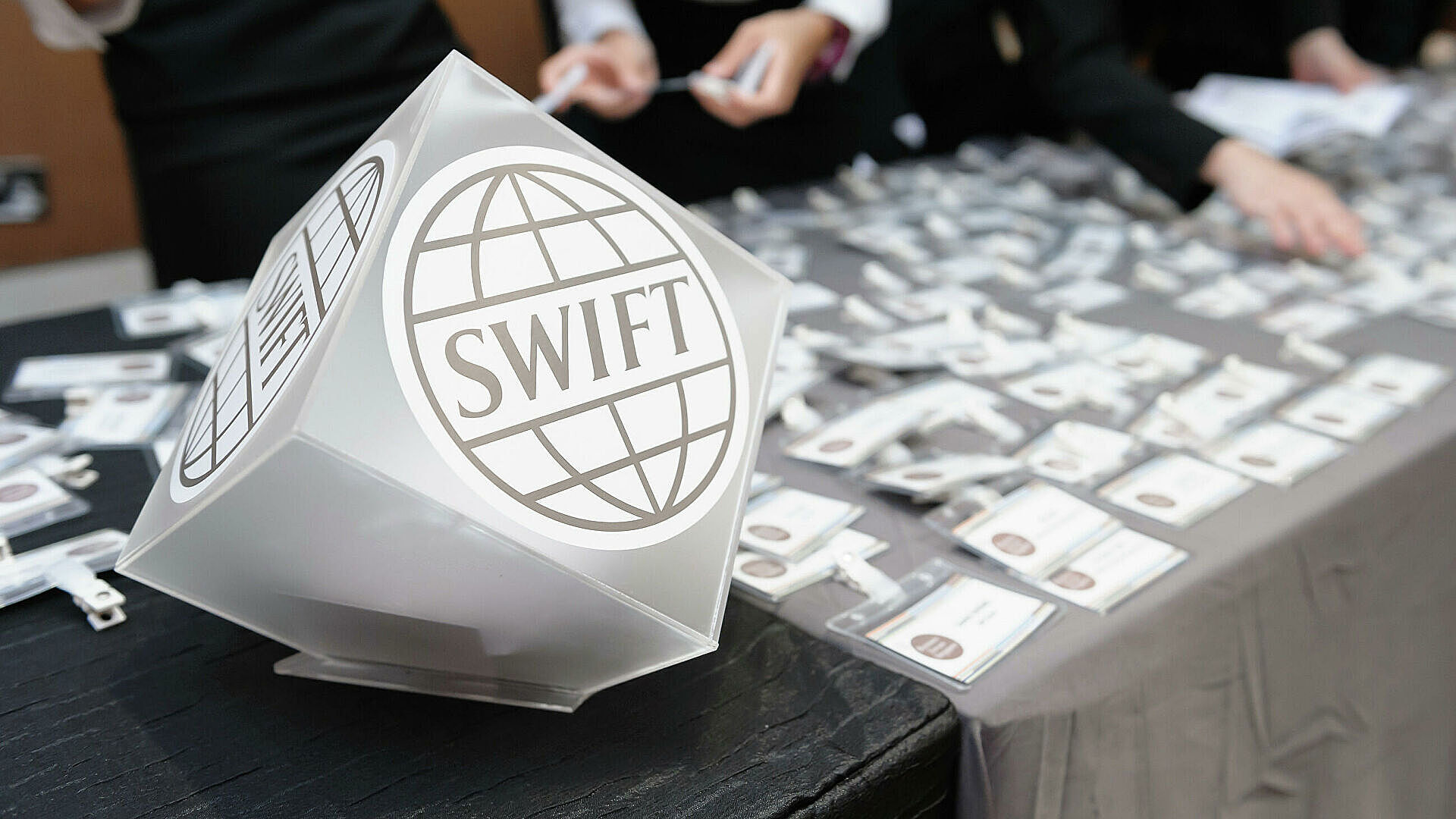 В РФ рассказали о действиях в случае отключения страны от SWIFT