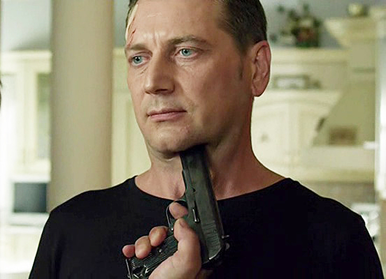 По данным следствия, Сысоев избил супругу, которая работала стюардессой на рейсах «Аэрофлота», битой с торчащими из нее гвоздями