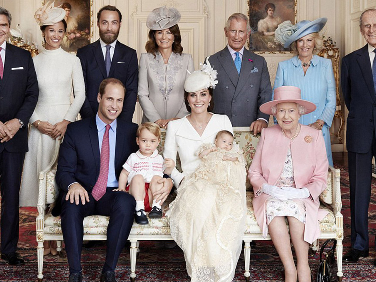 Королевская семья англия корнуэльская. Кто из королевской семьи участвовал в олимпийских. Олимпийский факел 2012. Принц аристидис-ставрос. Королевская семья виндзоров.