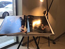 Увидеть вживую: В Калининграде появилась 25-килограммовая фотокнига Энни Лейбовиц