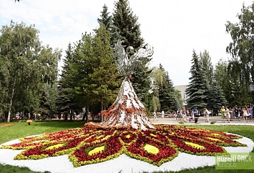 На цветы к омской «Флоре» потратят почти три миллиона рублей