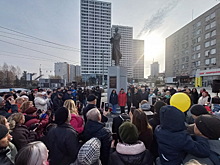 Выпускники при содействии горсовета и мэрии поставили в Новосибирске памятник основателю НЭТИ Георгию Лыщинскому