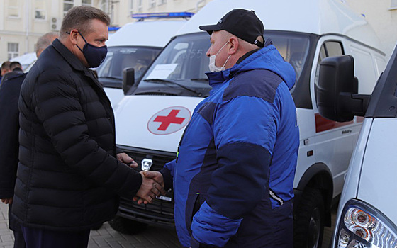 Николай Любимов передал 15 реанимобилей рязанским райцентрам