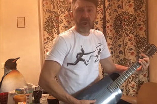 Сергей Шнуров представил выставку брендреализма