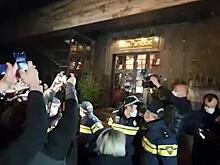В Тбилиси проходит акция протеста около гостиницы, в которой остановился Владимир Познер