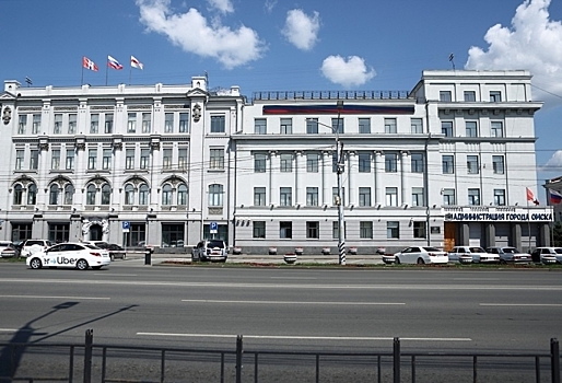 Сотрудница омского депобразования Козлова получила не менее шести взяток — следком