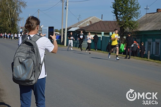 Бежали, пока призы не дали. В Таре прошёл юбилейный полумарафон