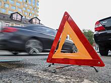 В России черный Bentley выехал на встречку, врезался в Hyundai и попал на видео