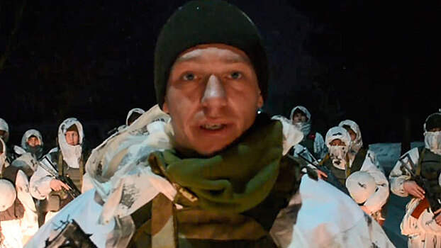 Солдат объяснил появление шеврона СС* на фото с Порошенко
