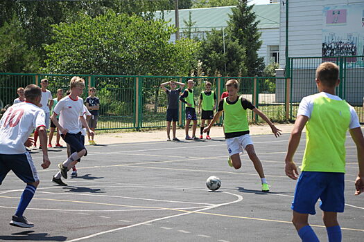 Четыре команды сражались за победу на Троицком турнире по футболу в Новодонецкой (фото)