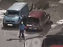 В Ленобласти на видео попали дети, которые вскрывали автомобили