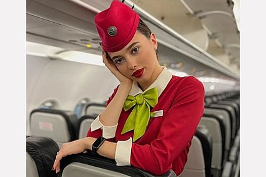Внешность российской стюардессы в униформе восхитила иностранцев в сети
