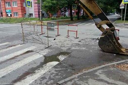 На улице Урицкого в Рязани ликвидировали провал асфальта