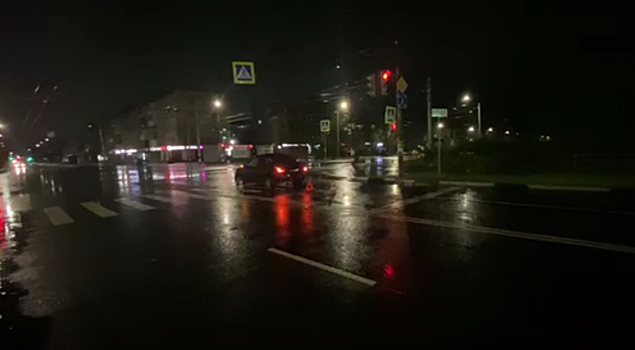 Водитель и пассажир пострадали в ДТП с двумя авто в Дзержинске