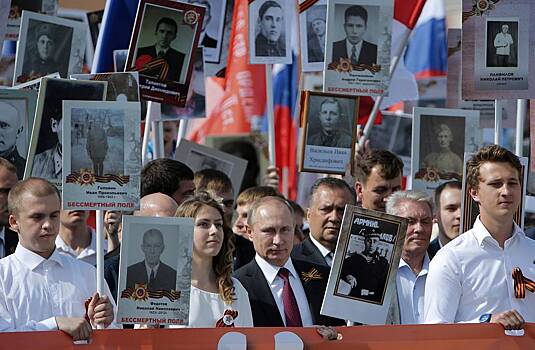 Путин лично принял участие в шествии «Бессмертного полка»