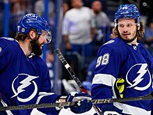 «Тампа» обыграла «Анахайм» в матче регулярного чемпионата НХЛ, Кучеров и Сергачёв забили по голу, видео